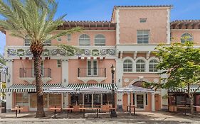 Kasa El Paseo Miami Beach